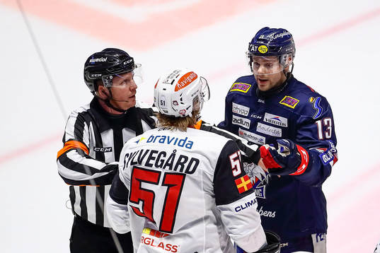 Malmö Redhawks Emil Sylvegård och Linköpings Andrew