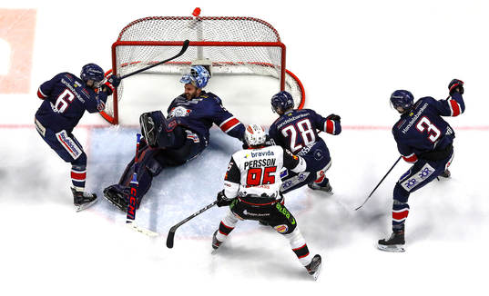 Mål 2-1 av Malmö Redhawks Christoffer Forsberg förbi
