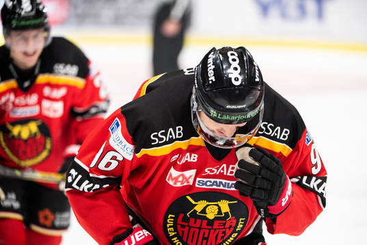 Luleås Robin Kovacs jublar