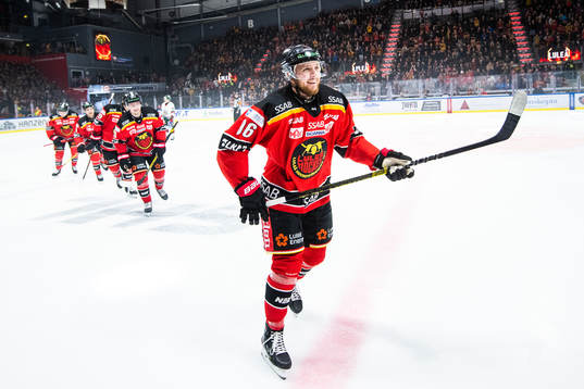 Luleås Robin Kovacs jublar