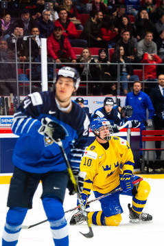 Alexander Holtz of Sweden celebrates the 3-2 goal