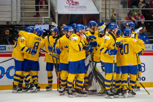 Players of Sweden celebrate the 3-2 goal by Alexander Holtz