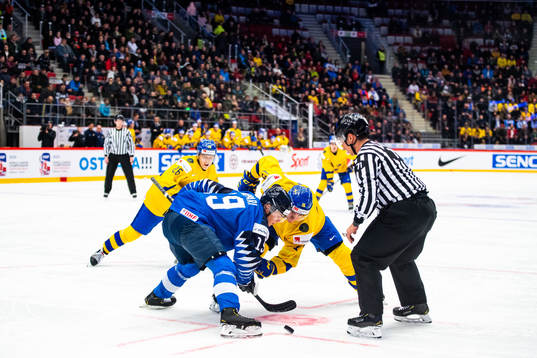 Oskar Bäck of Sweden against Rasmus Kupari of Finland