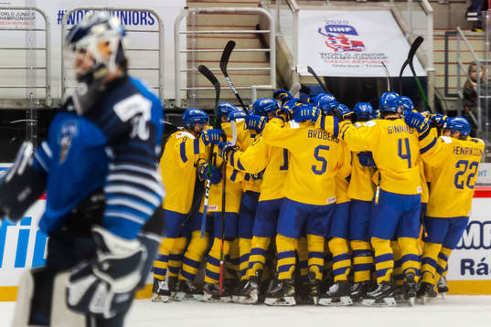 Alexander Holtz of Sweden celebrate with teammates