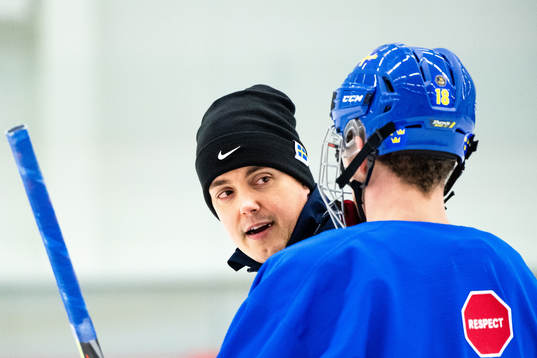 Tomas Montén, Head coach and Lucas Raymond of Sweden