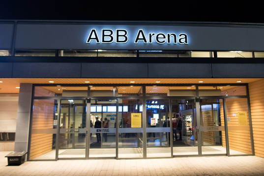 Exteriör av ABB Arena Nord innan ishockeymatchen i