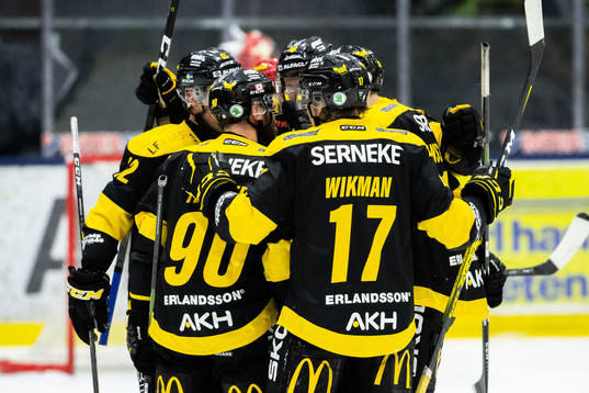 Västerås Jimmie Jansson jublar med lagkamrater