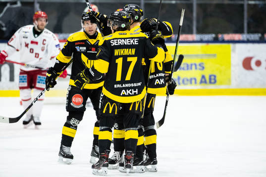 Västerås Jimmie Jansson jublar med lagkamrater