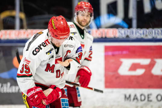 Modos Tobias Enström har ont