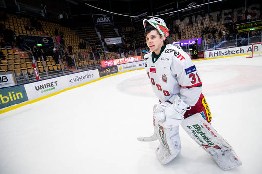 Modos målvakt Linus Lundin jublar