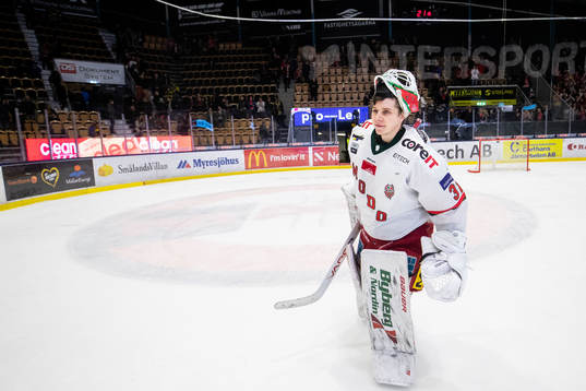 Modos målvakt Linus Lundin jublar