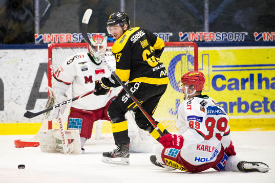 Modos målvakt Linus Lundin och Patrik Karlkvist mot