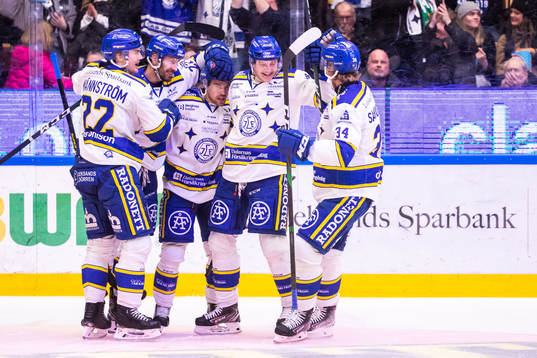Leksands Lucas Nordsäter jublar med lagkamrater