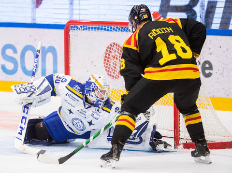 Leksands målvakt Janne Juvonen och Brynäs Anton Rödin