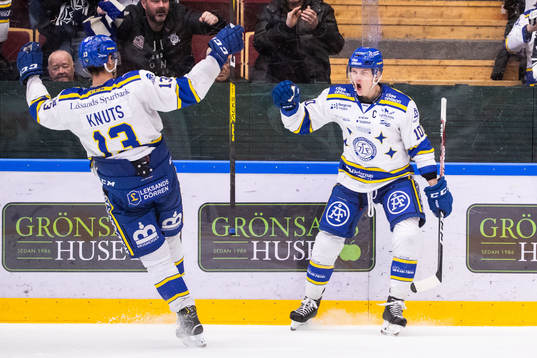 Leksands Martin Karlsson jublar med Jon Knuts