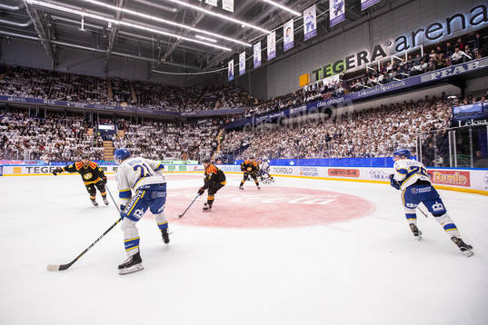 Fullsatta läktare i Tegera Arena