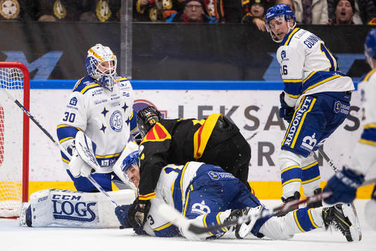 Leksands målvakt Janne Juvonen och Leksands Jon Knuts