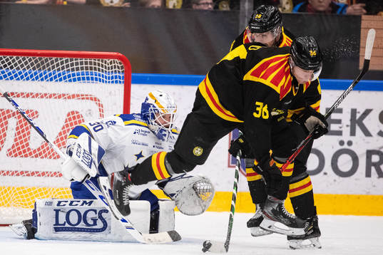 Leksands målvakt Janne Juvonen och Brynäs Linus Ölund
