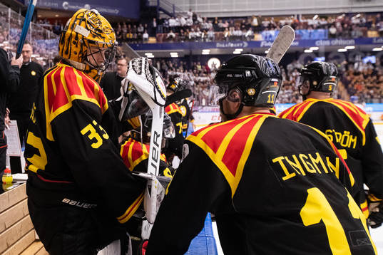 Brynäs målvakt Samuel Ersson i båset