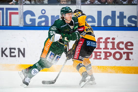 Färjestads Linus Arnesson och Luleås Einar Emanuelsson