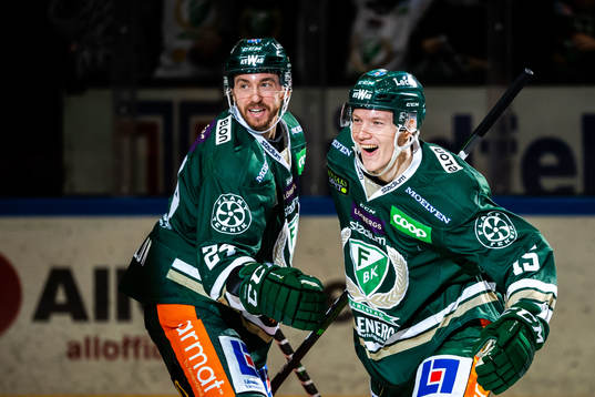 Färjestads Jonathon Blum och Gustav Rydahl jublar