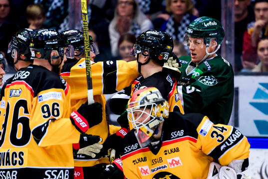 Färjestads Gustav Rydahl i bråk med Luleås spelare