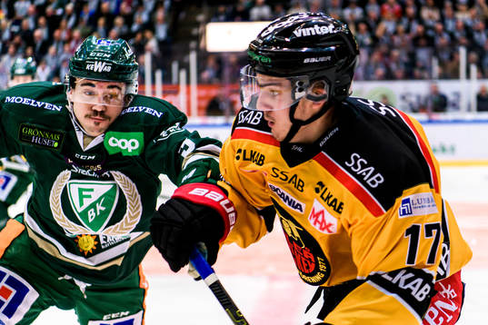Färjestads Jens Westin och Luleås Isac Brännström
