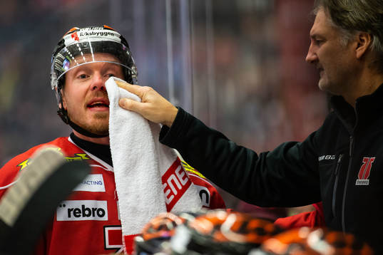 Örebros Ryan Stoa får vård