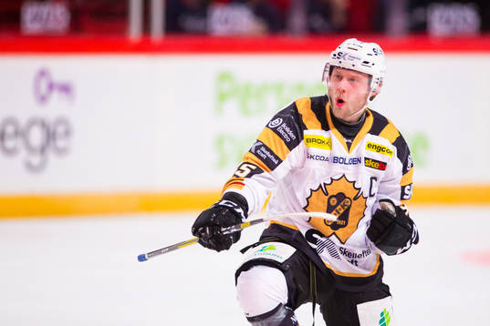 Skellefteås Oscar Möller jublar