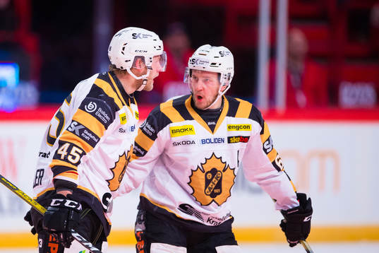 Skellefteås Oscar Möller jublar med Jonathan Pudas