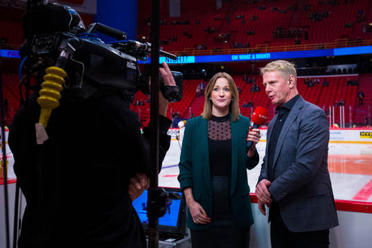 Cmores programledare Lena Sundqvist och expert Niklas