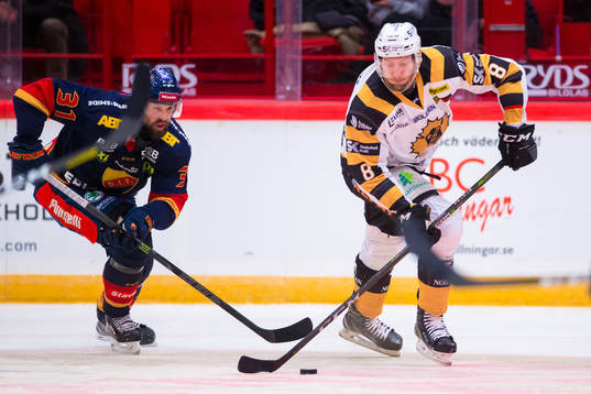 Djurgårdens Dick Axelsson och Skellefteås Petter Granberg