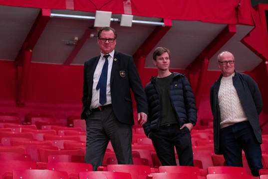 Djurgårdens ordförande Kaarel Lehiste (v) på läktaren