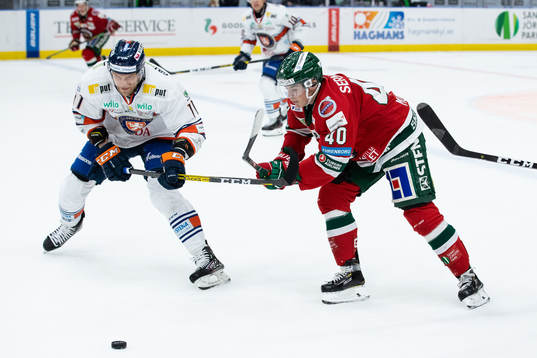 Växjös Ilari Melart  och Frölundas Joel Mustonen