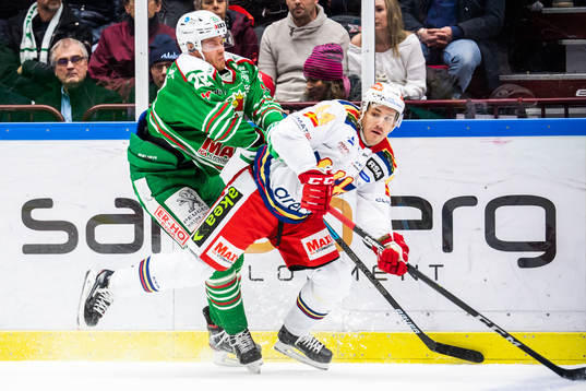 Rögles Hampus Gustafsson och Malmö Redhawks Jesper Jensen