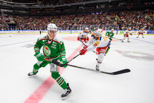 Rögles Erlend Lesund och Malmö Redhawks Matias Myttynen