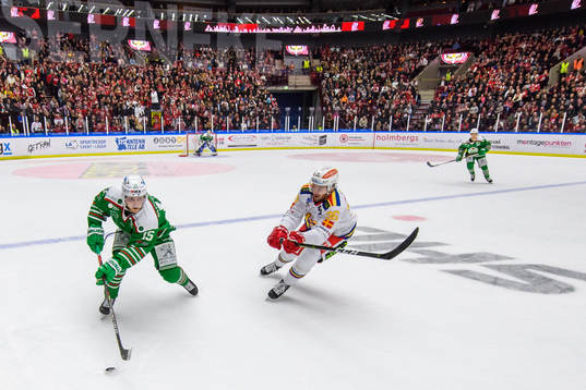 Rögles Simon Ryfors och Malmö Redhawks Matias Myttynen