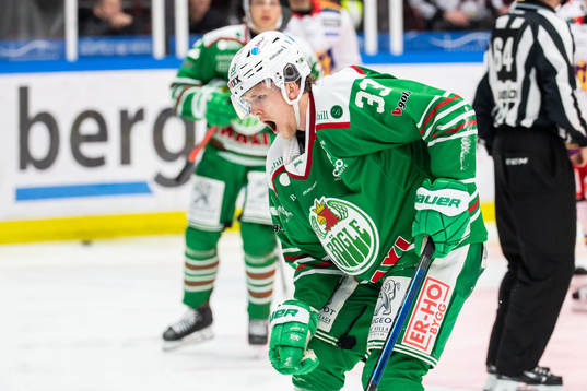 Rögles Niklas Hansson har ont