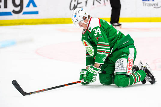 Rögles Adam Edström har ont