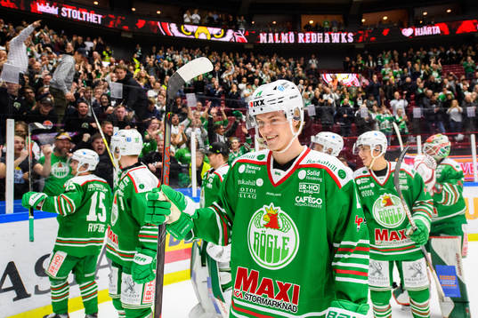 Rögles Jakob Bondesson jublar