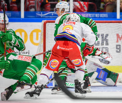 Rögles Adam Edström skadar sig och får lämna isen