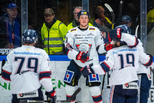 Linköpings Olle Lycksell jublar med lagkamrater