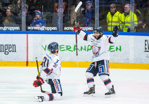 Linköpings Olle Lycksell jublar med Joe Whitney