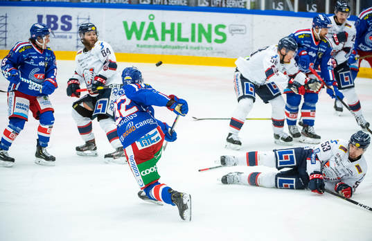 Oskarshamns Markus Modigs skjuter