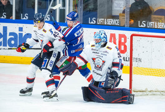 Oskarshamns Jonas Engström och Linköpings målvakt Jonas