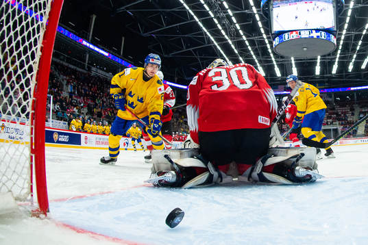 Bläddra bland fler bilder av 2020 IIHF World Junior Championship, day 3, Switzerland - Sweden