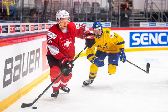 Kyen Sopa of Switzerland and Lucas Raymond of Sweden