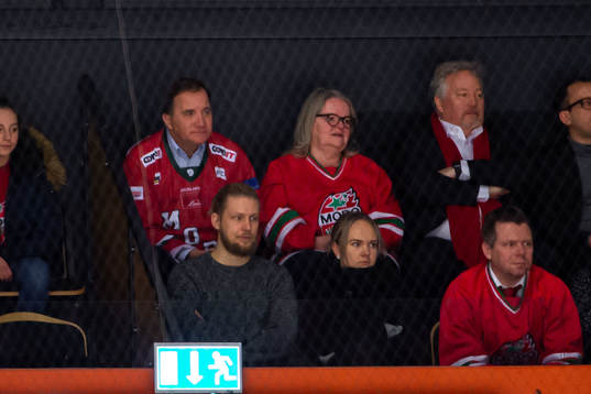 Statsminister Stefan Löfven med fru Ulla Löfven bland