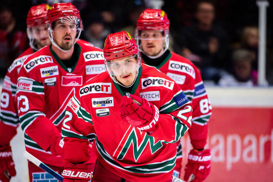 Modos Jonathan Johansson jublar