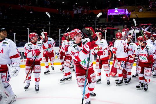 Timrås spelare jublar